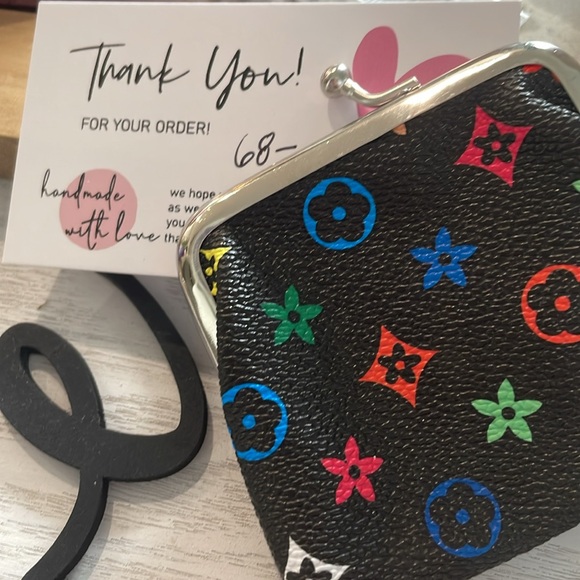 🔥Hand-painted Black little purse with tons of flowers we love and the colors! - Picture 5 of 5